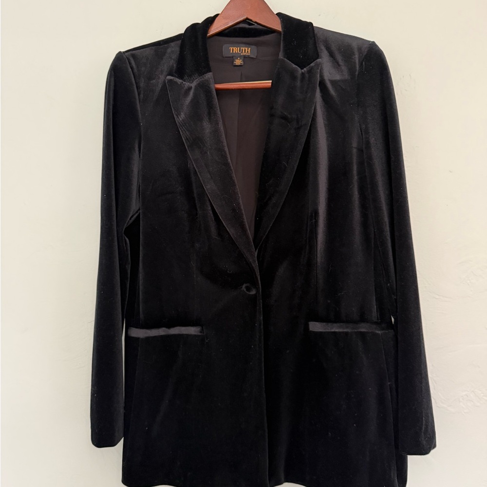 TRULY Elegant Black Velvet Blazer